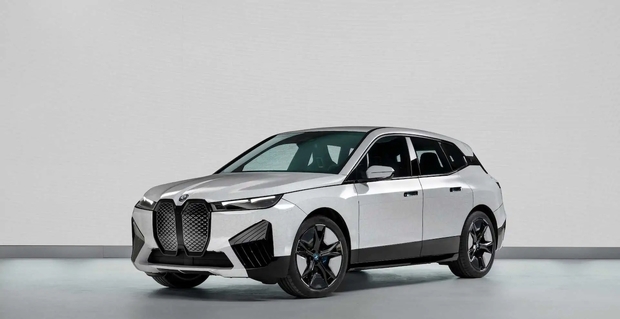 خودروی BMW با قابلیت تغییر رنگ 
