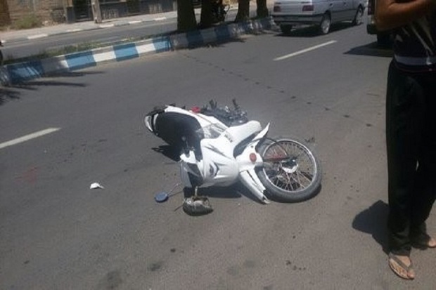 برخورد مینی بوس با موتور سیکلت در قزوین یک کشته برجا گذاشت