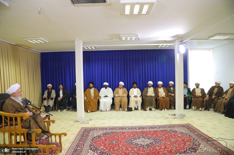 عمامه گذاری طلاب توسط مراجع اعظام تقلید در روز میلاد امام علی (ع)‎