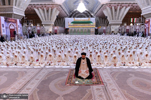 مراسم جشن تکلیف دانش آموزان دختر در حرم مطهر امام خمینی(س)