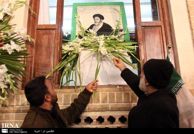 بیت تاریخی بنیانگذار انقلاب اسلامی در قم گلباران شد