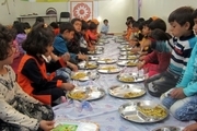 غذای گرم میان سه هزارو 781 کودکان بوشهری توزیع می شود