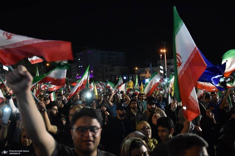 پنجاه و هشتمین اجتماع پر شور مردم در میدان انقلاب