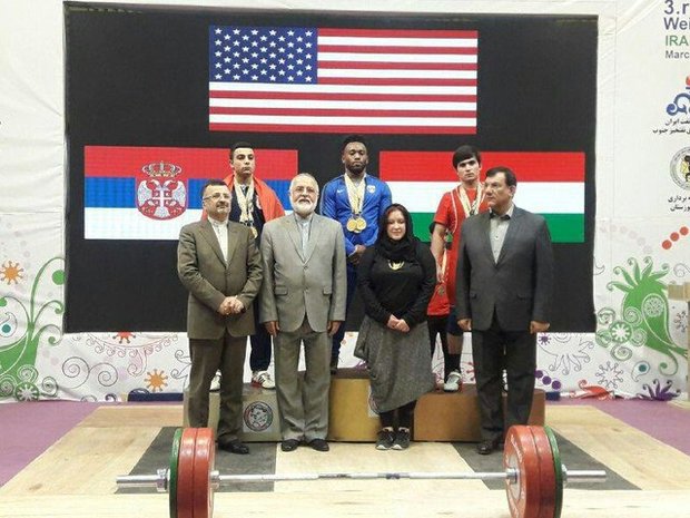 آمریکا اولین مدال جام فجر وزنه برداری را گرفت
