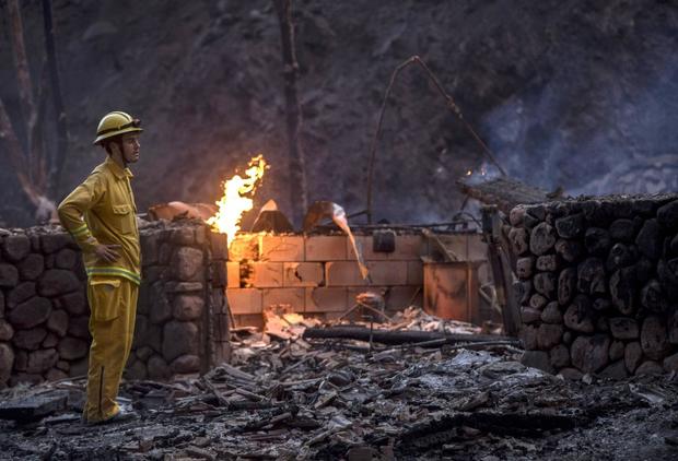 تصاویر/ ناکامی در مهار بزرگترین آتش سوزی کالیفرنیا
