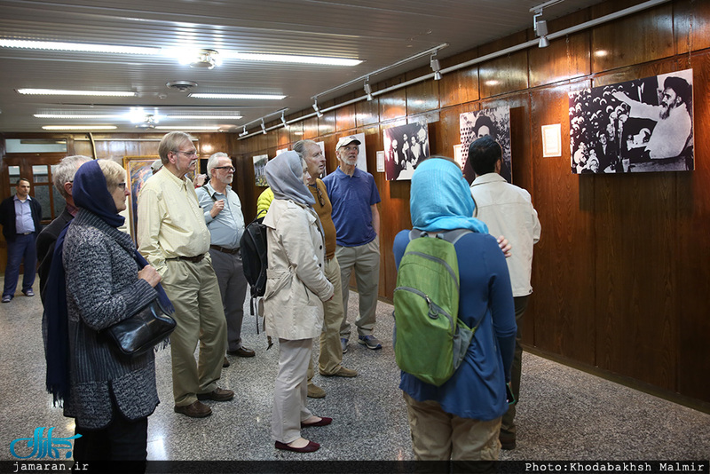 بازدید جمعی از گردشگران آمریکایی از بیت امام خمینی در جماران 