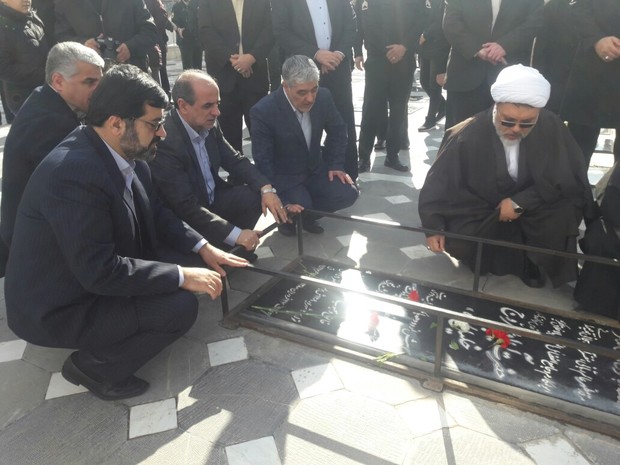 استاندار و مسئولان استان اردبیل به مقام شامخ شهدا ادای احترام کردند
