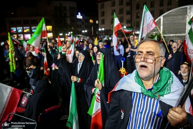 پنجاه و پنجمین شب اجتماع پر شور مردم در میدان منیریه