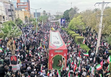 پیکر شهید تنگسیری در بندرعباس بدرقه شد