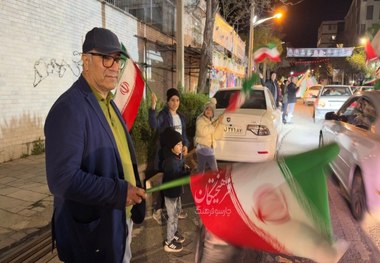 رضا میرکریمی همراه با نوه‌هایش در تجمعات شبانه + عکس 