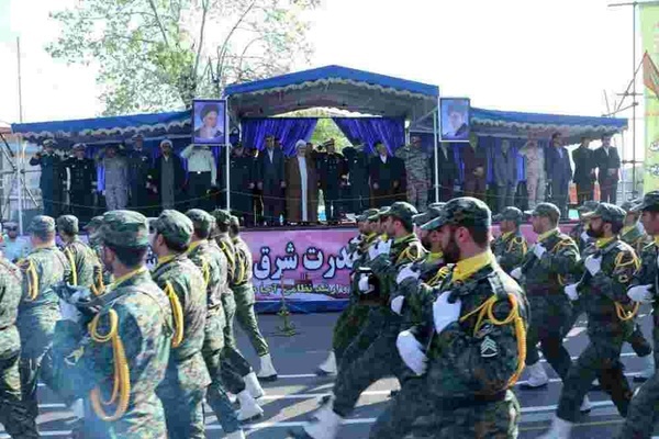 برگزاری مراسم رژه نیروهای مسلح با حضور نماینده ولی‌فقیه و استاندار گیلان