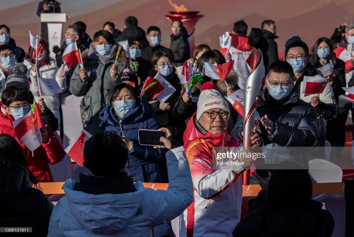 جکی چان مشعل المپیک زمستانی چین را حمل کرد + تصاویر