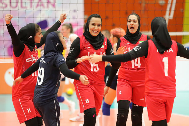 پیروزی دختران والیبال ایران مقابل قزاقستان
