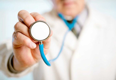 آغاز برخورد با مدعیان طب و دخالت‌های غیرمجاز در پزشکی/ عکس