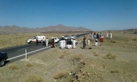 17 مصدوم در اثر واژگونی سه خودرو در جاده نیشابور - مشهد