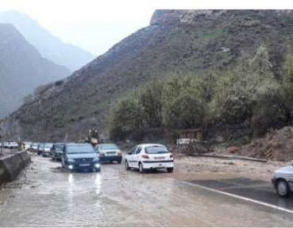 سطح جاده های استان قزوین لغزنده است  رانندگان با احتیاط برانند