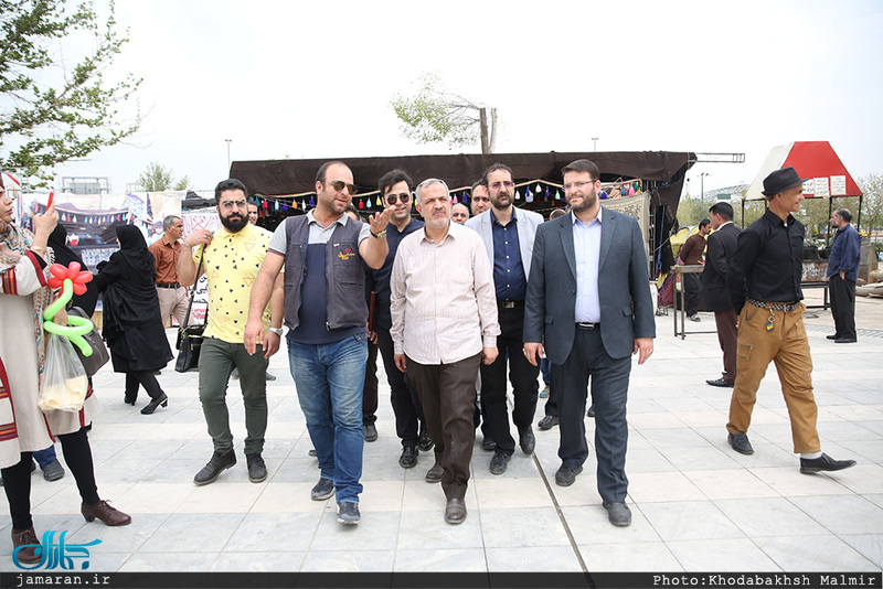 بازدید احمد مسجد جامعی از نمایشگاه «عطر یاس» در حرم مطهر امام خمینی(س)-2