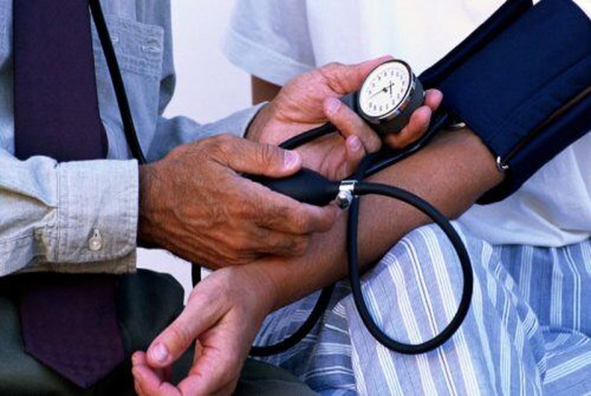 
با کدام علائم فشار خون سراغ پزشک برویم؟
