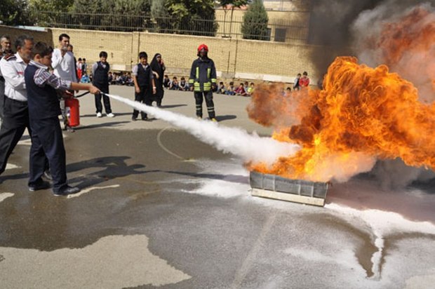 نکات ایمنی آتش نشانی در 300 مدرسه در تبریز آموزش داده می شود