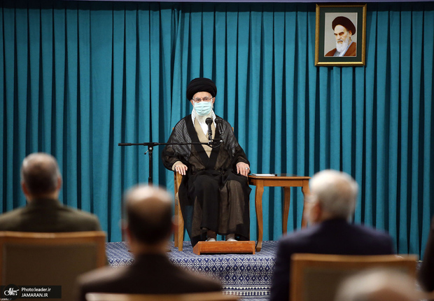  رهبر انقلاب: نشنیدیم کسی در دولت بگوید اختیار نداریم / شعارهای انقلاب در این دولت برجسته‌تر شده است/ در دولت سیزدهم، شرطی کردنِ جامعه و نگاه به بیرون تا میزان زیادی کاسته شده است