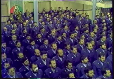فیلم منتشر نشده ای از اجرای سرود توسط گروه موسیقی نیروی هوایی ارتش در محضر امام خمینی(س) 
