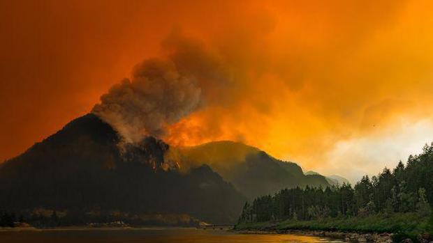 عکس روز نشنال جئوگرافیک، آتش سوزیِ دره عقاب