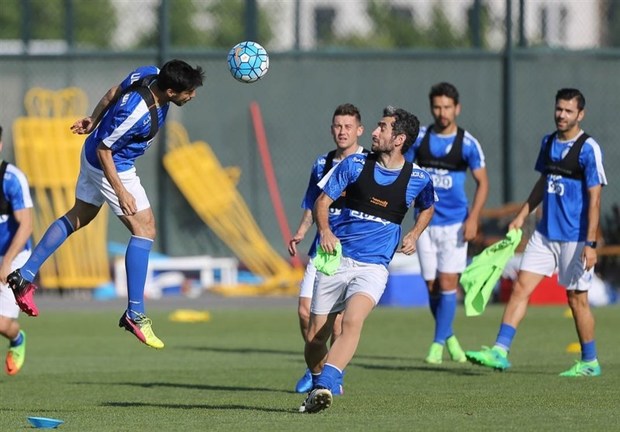 مرور تاکتیک‌های دفاعی و هجومی در تمرین استقلال