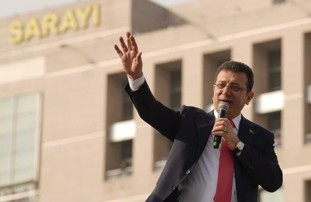 اردوغان رقیب خود را دستگیر، اعتراضات را ممنوع و اینترنت و شبکه های اجتماعی را محدود کرد