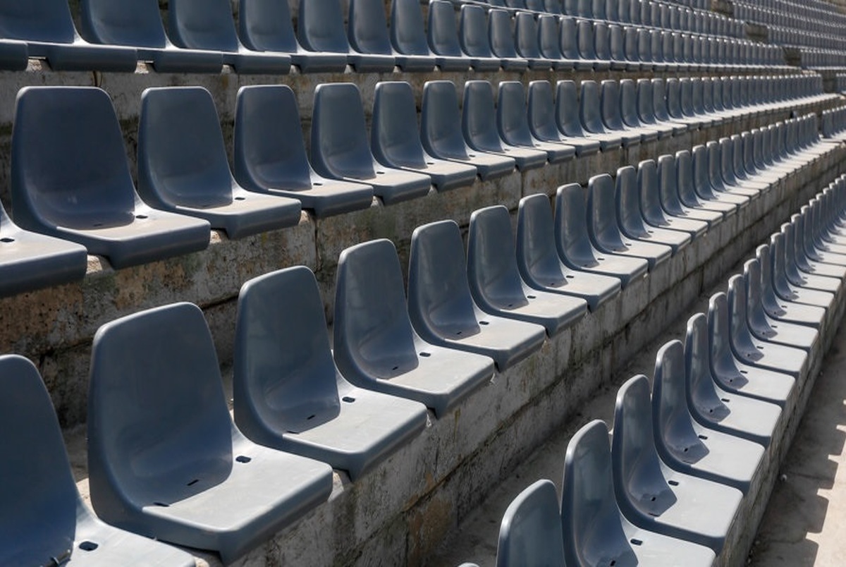 صندلی‌های ورزشگاه آزادی برای دربی تهران آماده می‌شوند