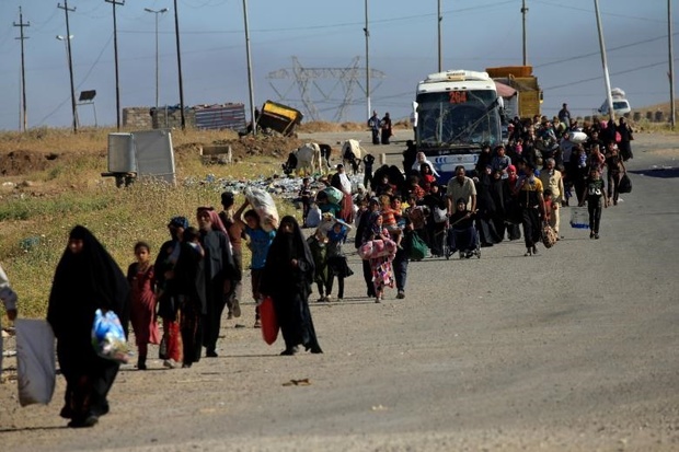 تصاویر فرار شهروندان غیر نظامی از مناطق غربی شهر موصل