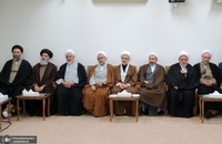 دیدار دست‌اندرکاران کنگره شهدای روحانی با رهبری (2)