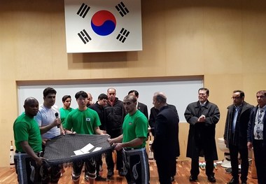 مراسم گلریزان در کره‌جنوبی برای کمک به زلزله‌زدگان کرمانشاه+ عکس
