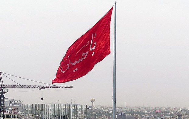 بزرگترین پرچم یا حسین(ع) در تهران به اهتزاز درآمد