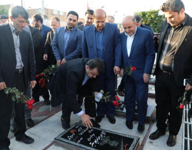 استاندار جدید مازندران با ادای احترام به شهدا کارش را شروع کرد