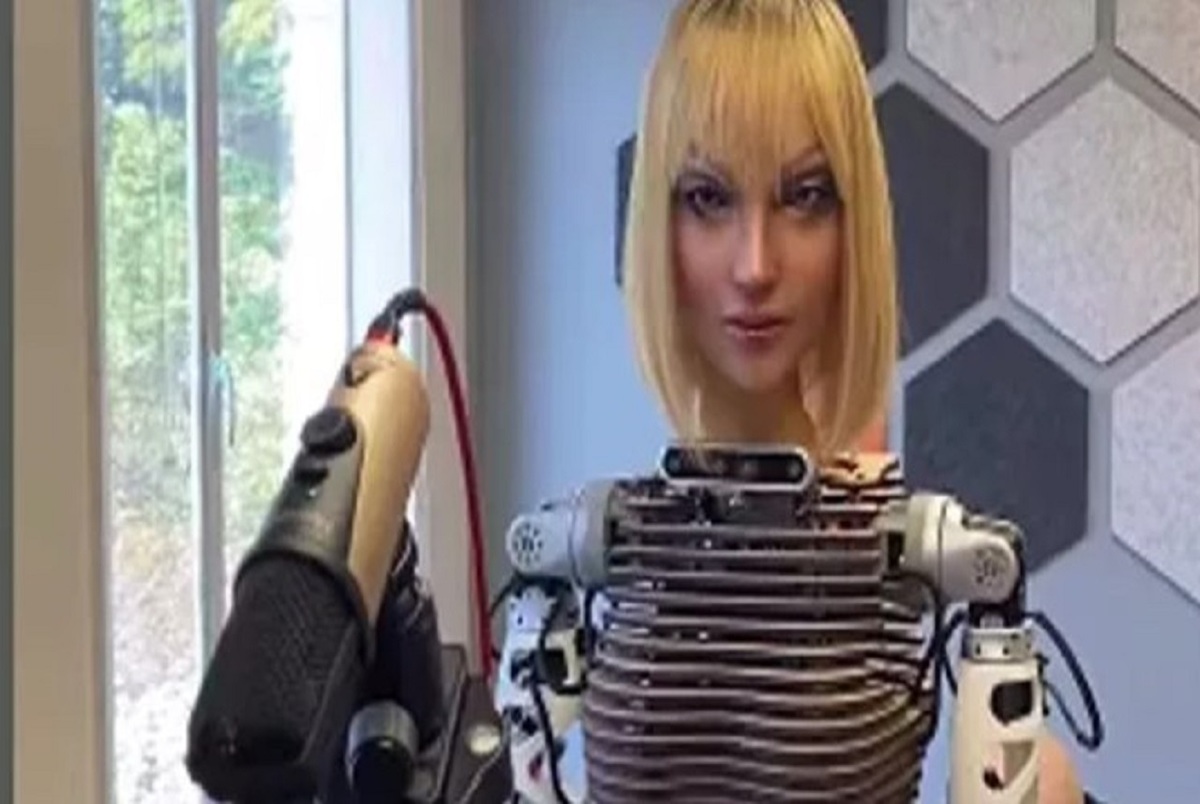 رباتی مجهز به حس بویایی و مسلط به ۱۲۰ زبان دنیا

