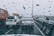 بارش تگرگ و باران رانندگی در جاده‌های تهران را سخت کرد