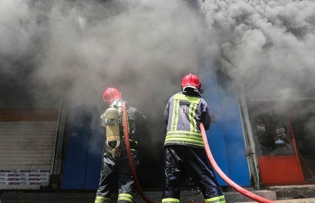 مهار آتش سوزی در کارگاه مصنوعات چوبی مشهد
