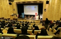 جمعی از شرکت کنندگان در کارگاه مدارس شاهد از بیت تاریخی امام در خمین بازدید کردند
