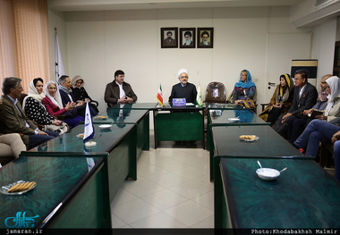 دیدار  گردشگران آلمانی و اتریشی با حجت الاسلام والمسلمین دکتر مقدم 