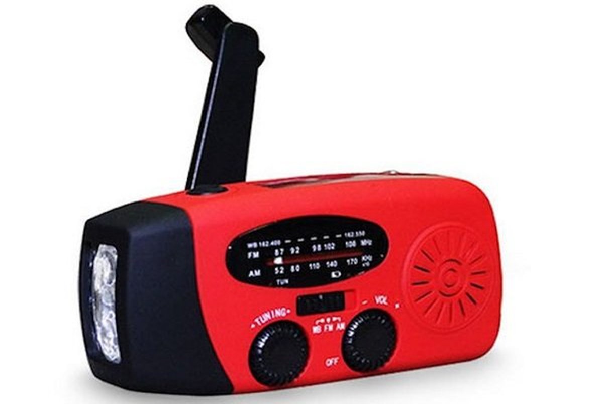 این رادیو با نور خورشید شارژ می شود!