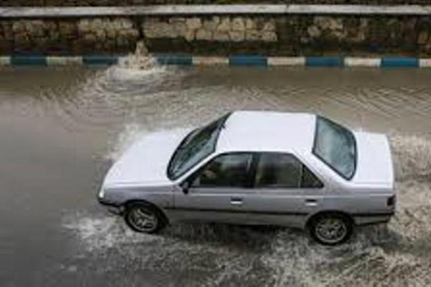 بارش شدید باران موجب آبگرفتگی خیابان های اصفهان شد