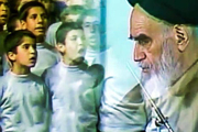 اجرای سرود ویژه مبعث به وسیله بچه های آباده در حضور امام خمینی(س)