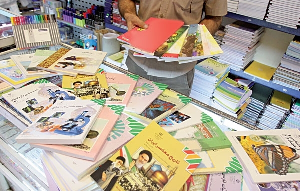 ٢٥٠٠ جلد کتاب به باشگاه های کتاب خوانی دشتی بوشهر اهدا شد