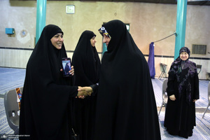 دیدار جمعی از خواهران نخبه عراقی با دکتر فاطمه طباطبایی در جماران
