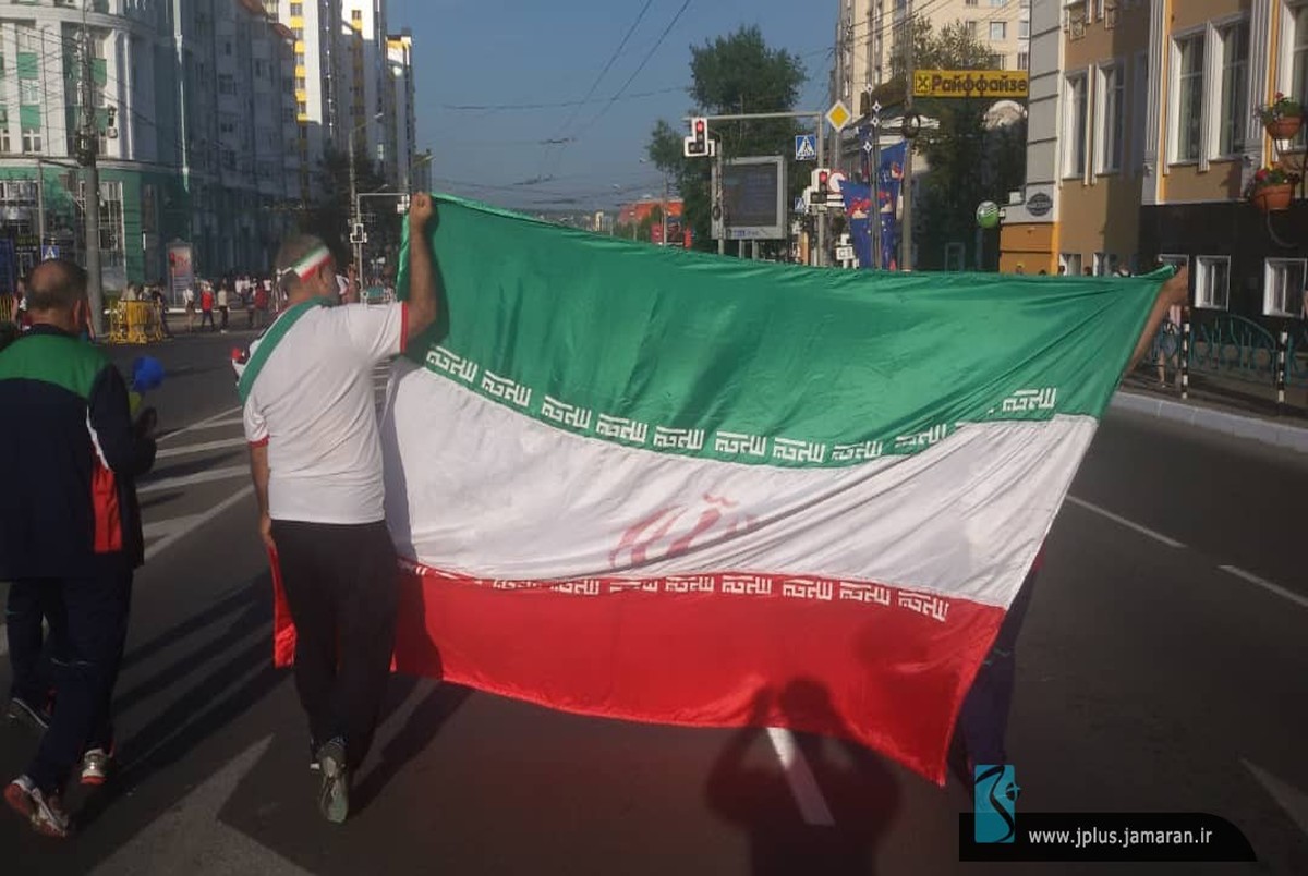 حرکت زیبای تماشاگران ایران در ورزشگاه سارانسک +عکس