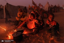 اعلام وضعیت انسانی اضطراری در سودان / مردم از گرسنگی علف می خورند/ گزارش های تکان دهنده از تعرض جنسی به آوارگان