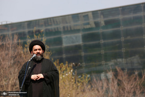 اجتماع مردمی بزرگداشت روز جمهوری اسلامی همراه با اهتزار بزرگترین پرچم مقدس در گذر فرهنگ