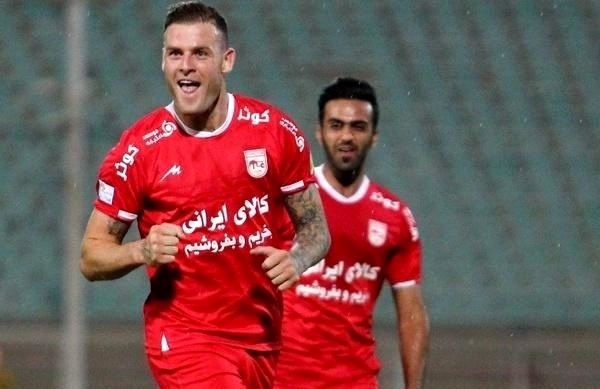 مهاجم مدنظر پرسپولیس به دبی رسید