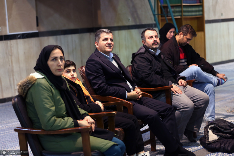 دیدار جمعی از دانش آموزان ورزشکار با سید حسن خمینی