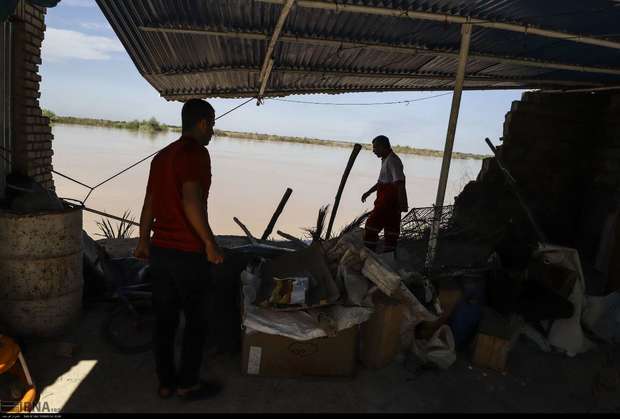 برخی روستاهای درمعرض سیلاب خوزستان برای تخلیه مقاومت می کنند